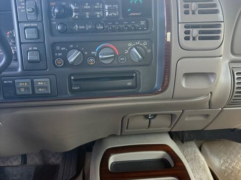 Used 2000 Cadillac Escalade 4WD image 15