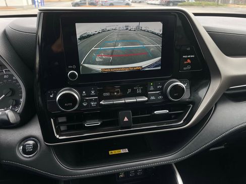 Used 2023 Toyota Highlander XLE image 17