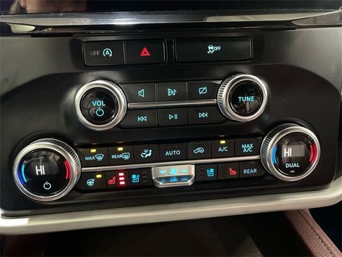 Used 2024 Ford Expedition Limited image 19