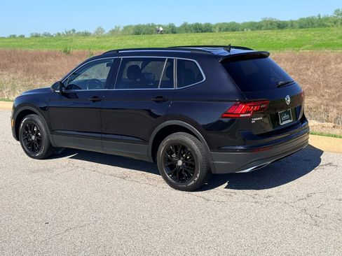 Used 2018 Volkswagen Tiguan SE image 16