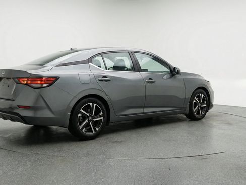 Used 2025 Nissan Sentra SV FWD image 9