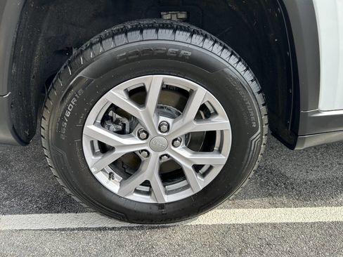 Used 2022 Jeep Grand Cherokee L Limited w/ Luxury Tech Group II image 9