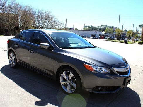 Used 2013 Acura ILX w/ Technology Package image 2