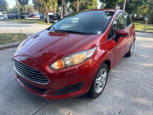 Used 2018 Ford Fiesta SE FWD image 2