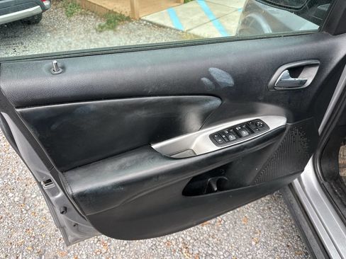 Used 2018 Dodge Journey SXT image 10