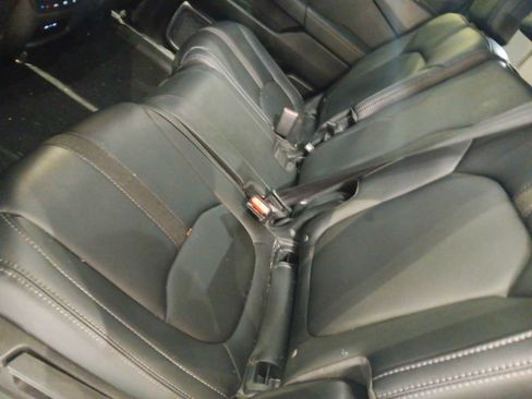 Used 2025 Honda Pilot Touring image 7