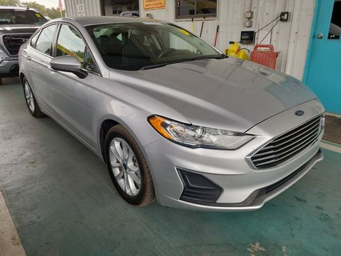 Used 2019 Ford Fusion SE image 4