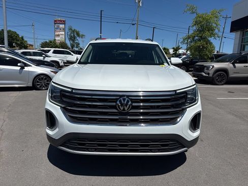 Used 2025 Volkswagen Atlas SE AWD/4WD image 2