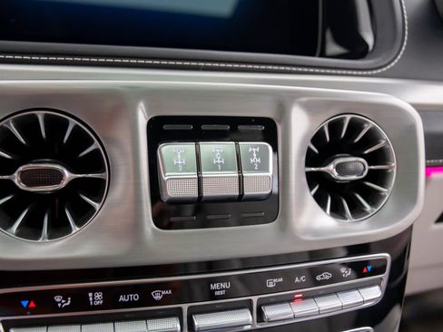 Used 2023 Mercedes-Benz G 550 image 28
