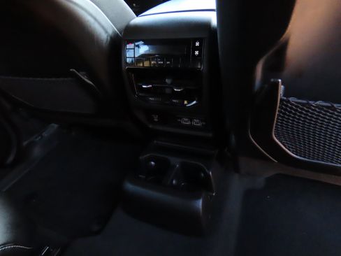 Used 2023 Jeep Grand Cherokee L Laredo image 16