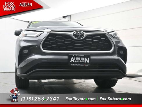 Used 2024 Toyota Highlander LE AWD/4WD image 23