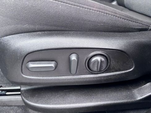 Used 2023 Chevrolet Traverse LT image 11