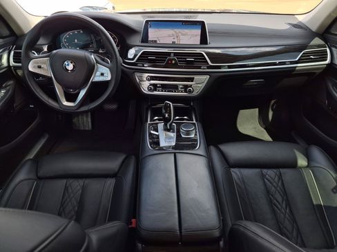 Used 2022 BMW 740i w/ Premium Package RWD image 20