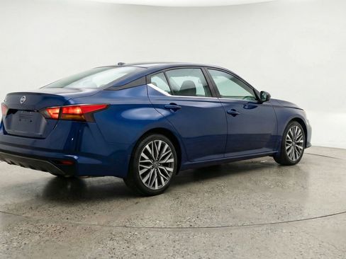 Used 2025 Nissan Altima 2.5 SV image 9