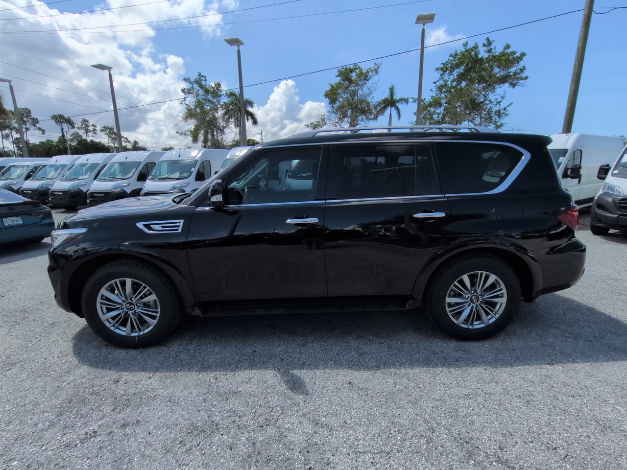 Used 2021 INFINITI QX80 Luxe w/ All-Season Package RWD image 8