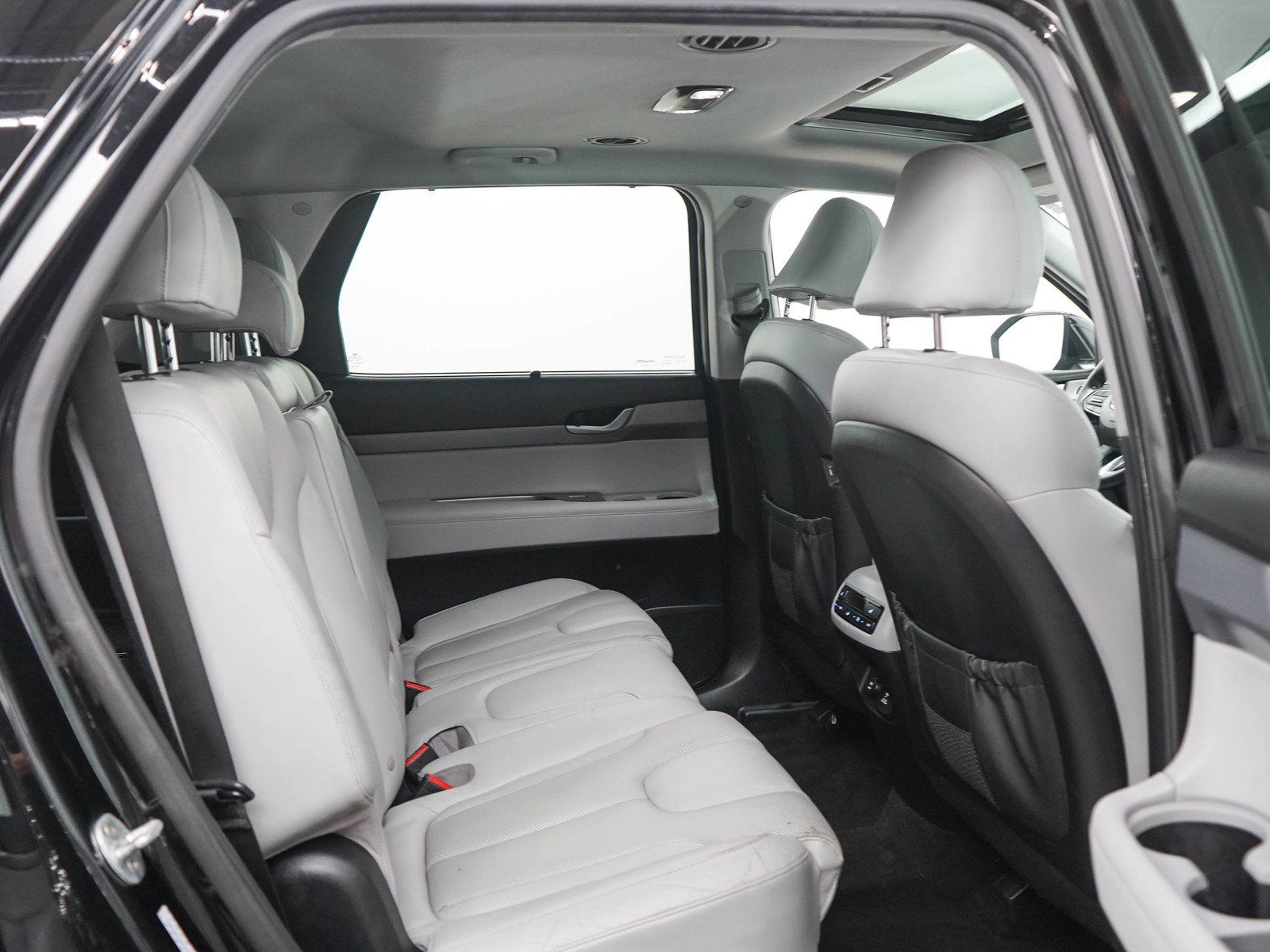 Used 2022 Hyundai Palisade SEL w/ 8P Bench Seat Package AWD/4WD image 12