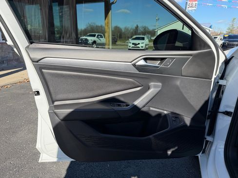 Used 2022 Volkswagen Jetta SE image 11