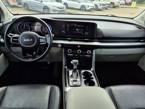 Used 2022 Kia Carnival LX FWD image 9