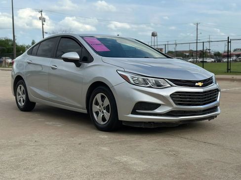 Used 2018 Chevrolet Cruze LS image 3