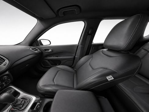 Used 2021 Jeep Compass Latitude w/ Sun and Sound Group FWD image 15