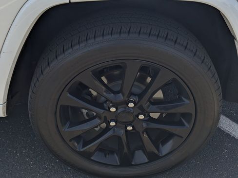 Used 2020 Jeep Grand Cherokee Altitude RWD image 7