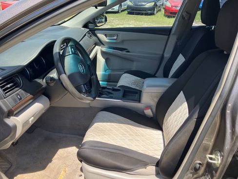 Used 2017 Toyota Camry LE FWD image 8