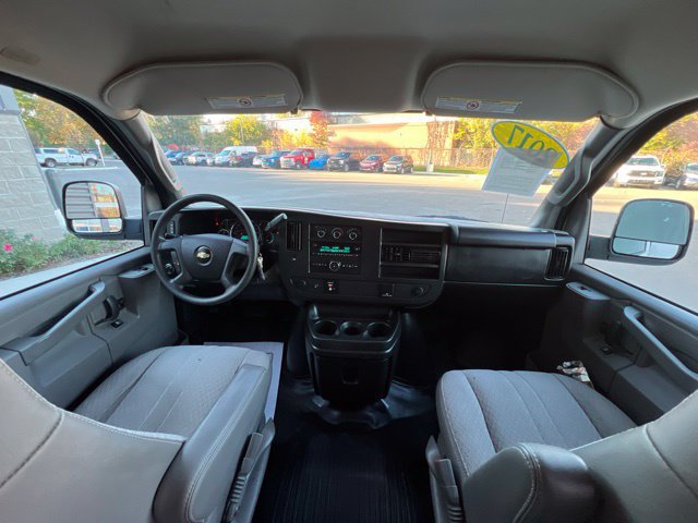 Used 2017 Chevrolet Express 2500 RWD image 15