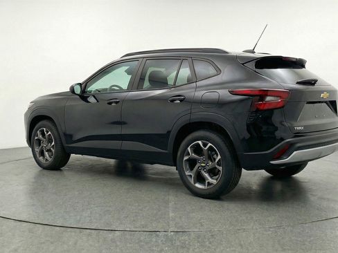 Used 2025 Chevrolet Trax LT image 6