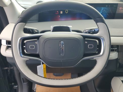 New 2025 Lincoln Navigator Reserve image 16