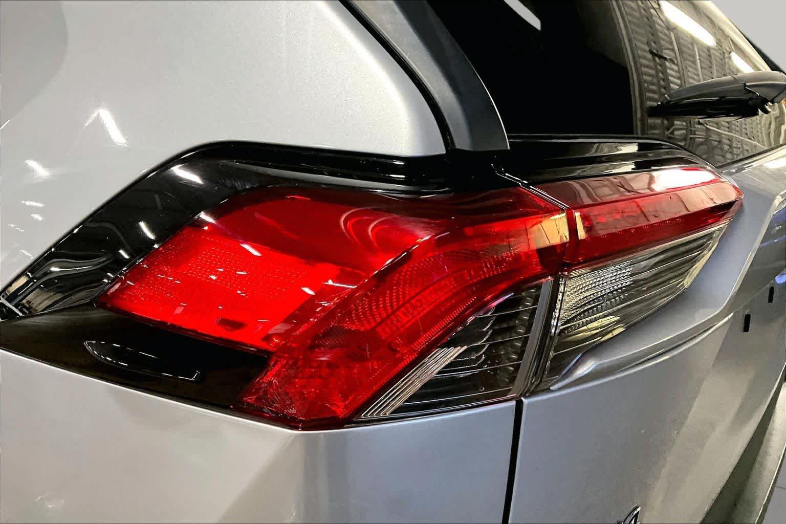 Used 2019 Toyota RAV4 XLE w/ Convenience Package AWD/4WD image 27