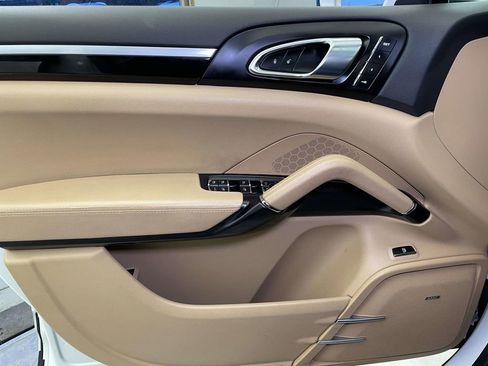 Used 2016 Porsche Cayenne S image 35