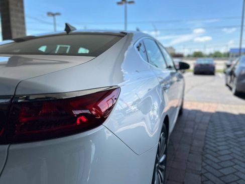 Used 2017 Kia Cadenza Premium FWD image 14