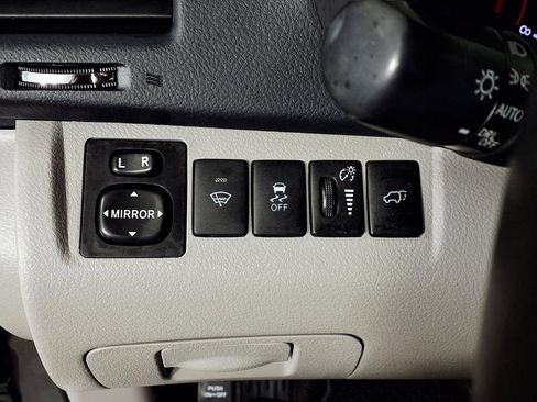 Used 2013 Toyota Highlander SE FWD image 24