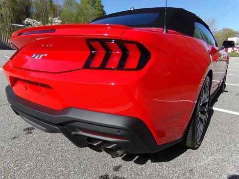 Used 2025 Ford Mustang GT Premium image 11