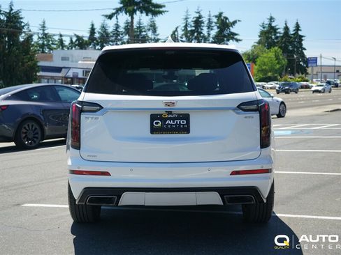 Used 2024 Cadillac XT6 Sport w/ Technology Package AWD/4WD image 5