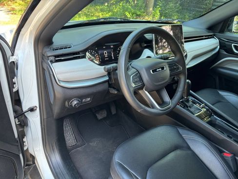 Used 2025 Jeep Compass Limited AWD/4WD image 34