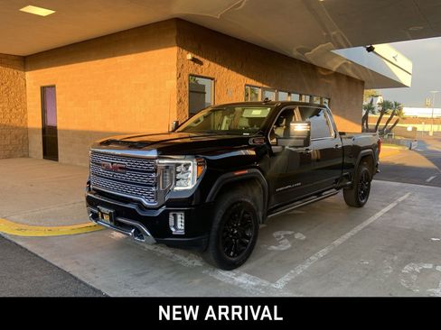 Certified 2022 GMC Sierra 3500 Denali w/ Denali Black Diamond Edition image 6