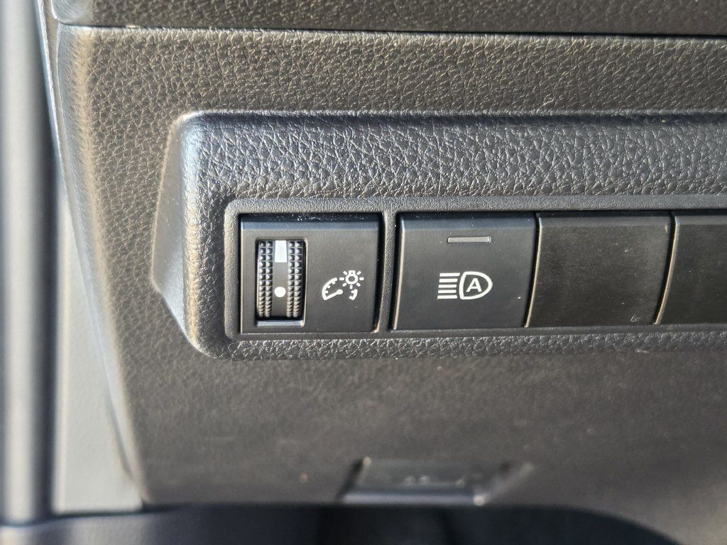 Used 2025 Toyota Corolla LE FWD image 23