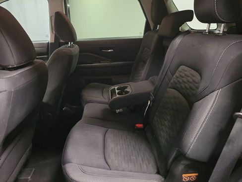 Used 2022 Nissan Pathfinder SV image 21