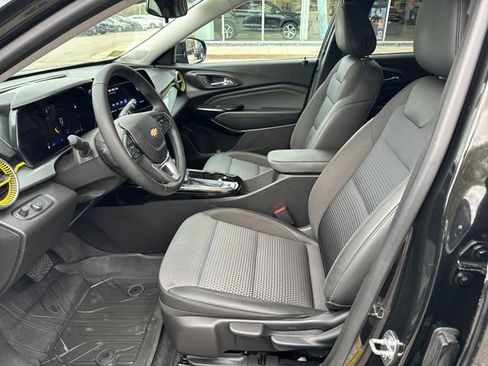Used 2024 Chevrolet Trax LT w/ Driver Confidence Package FWD image 13