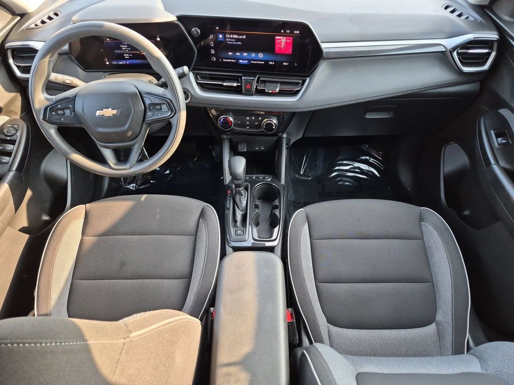 Used 2025 Chevrolet TrailBlazer LT AWD/4WD image 28