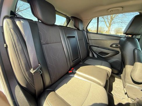 Used 2020 Chevrolet Trax LT w/ LT Convenience Package image 25