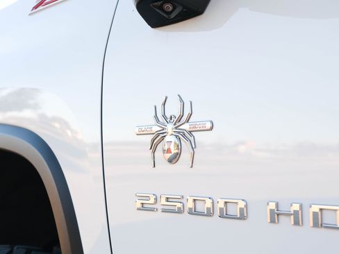 Used 2020 Chevrolet Silverado 2500 LTZ w/ LTZ Premium Package image 13