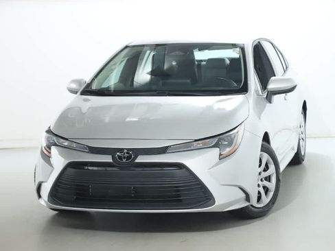 Used 2023 Toyota Corolla LE FWD image 3