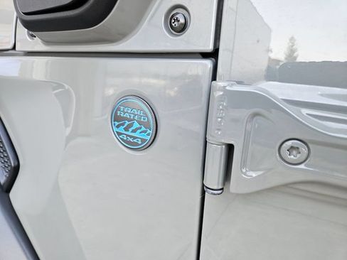 Used 2023 Jeep Wrangler Unlimited Rubicon 4xe w/ Cold Weather Group AWD/4WD image 11