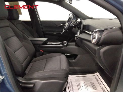 Used 2025 Chevrolet Equinox LT image 37