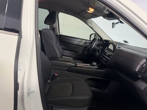 Used 2024 Nissan Pathfinder SV w/ Black Appearance Package FWD image 32