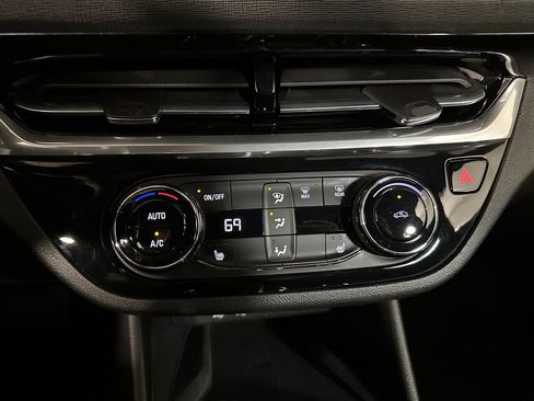 Used 2024 Buick Envista Sport Touring w/ Convenience I Package FWD image 20