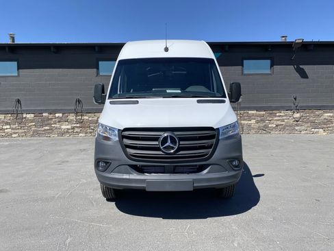 Used 2021 Mercedes-Benz Sprinter 4500 image 5