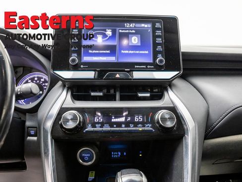 Used 2022 Toyota Venza LE image 12